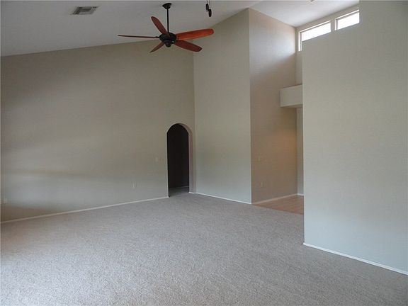 4th image of 2905 Golf Links Dr