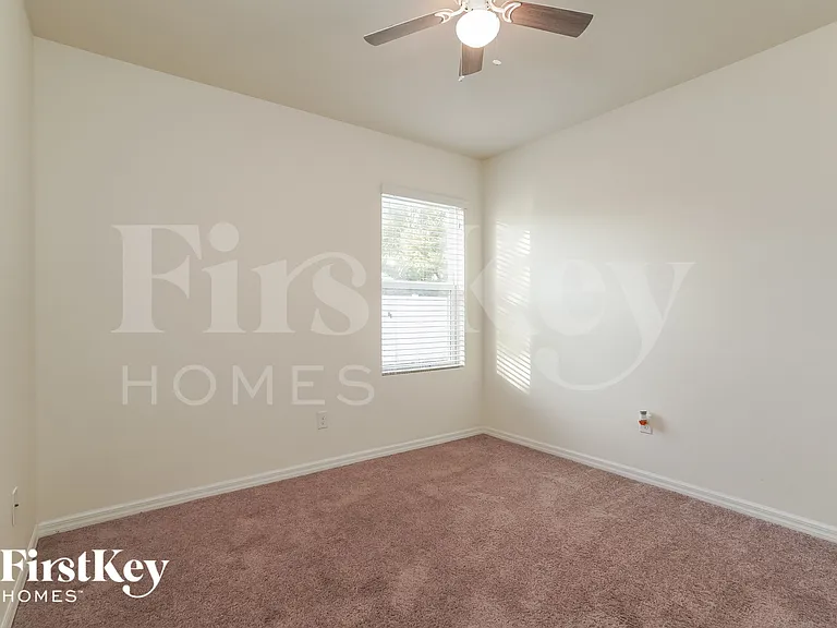 604 SW 6th Ave — Photo 12