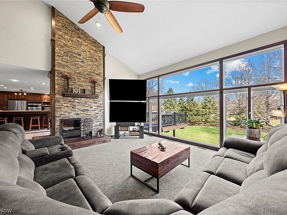 3rd image of 585 Clinton Ln