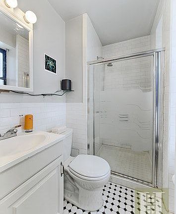 5th image of 321 E 12th St APT 29