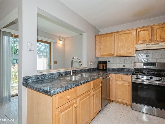 4th image of 494 Canterbury Trl