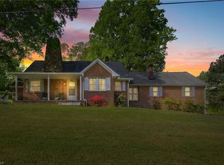 2570 Willard Rd, Winston Salem, NC 27107