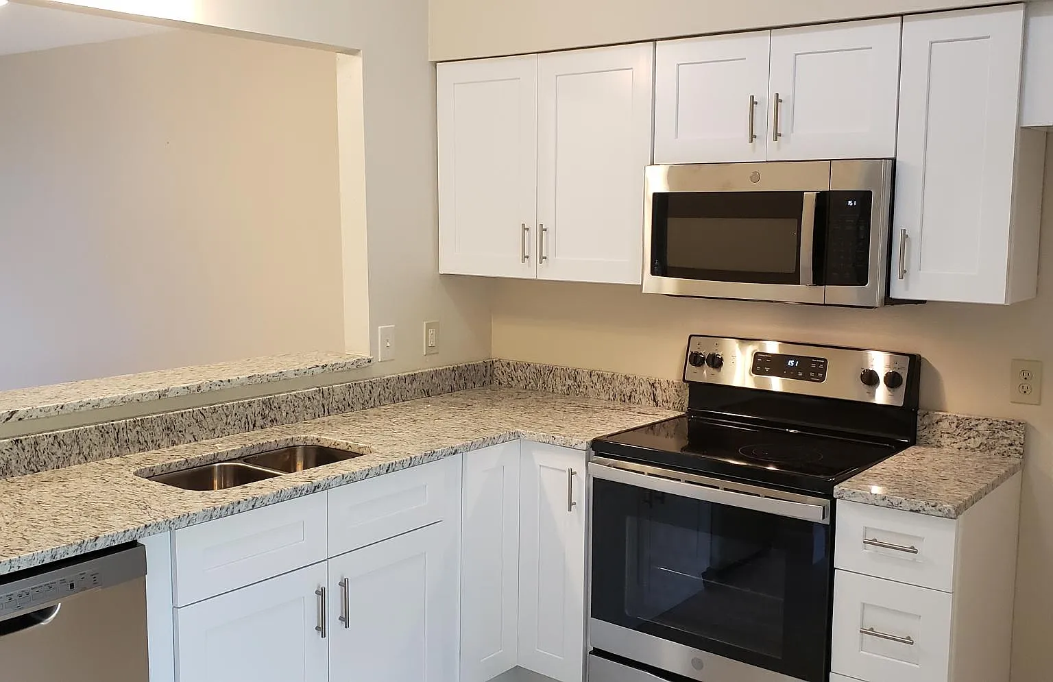 2 bed, 818 sqft, $1,500 — Photo 2
