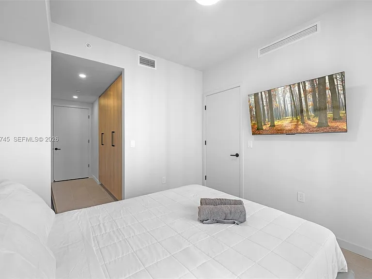 121 NE 5th St #3006 — Photo 7