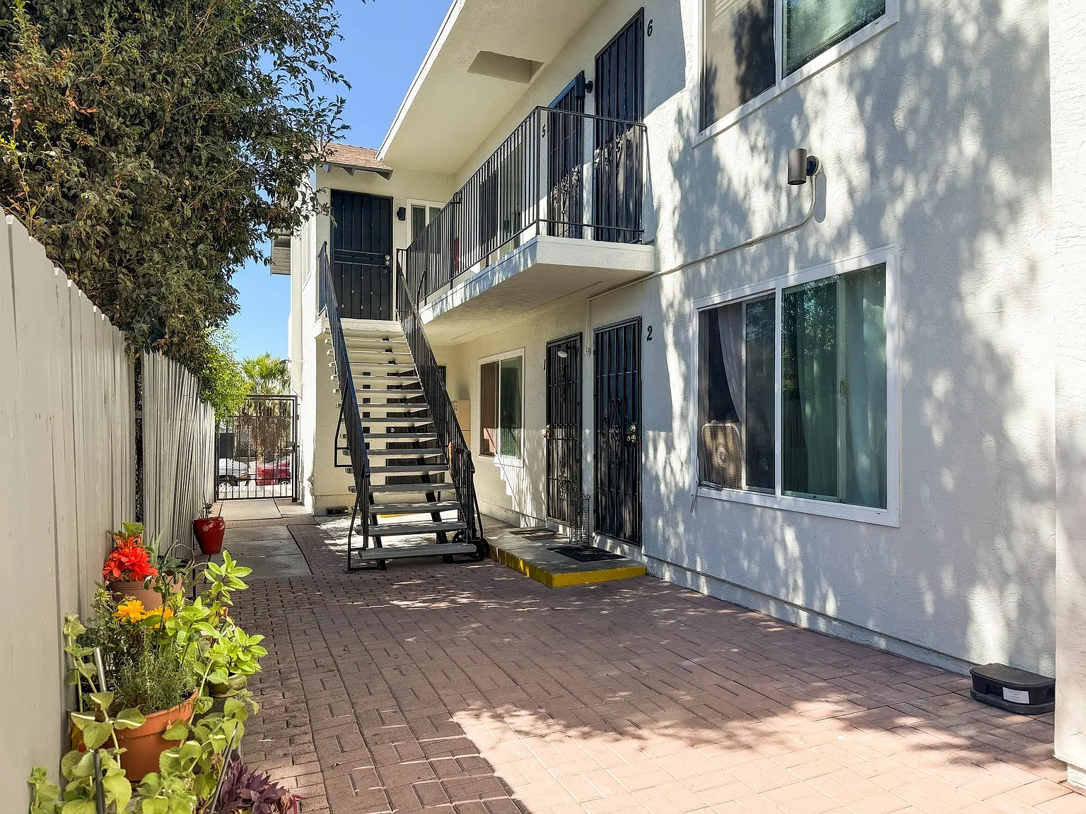 Mid City Flats — Photo 4