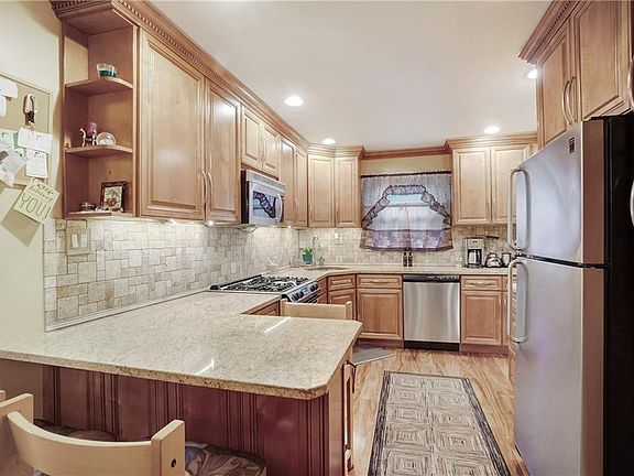 5th image of 15919 89th St