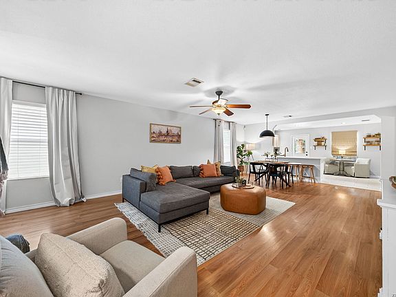 3rd image of 4010 Privet Pl