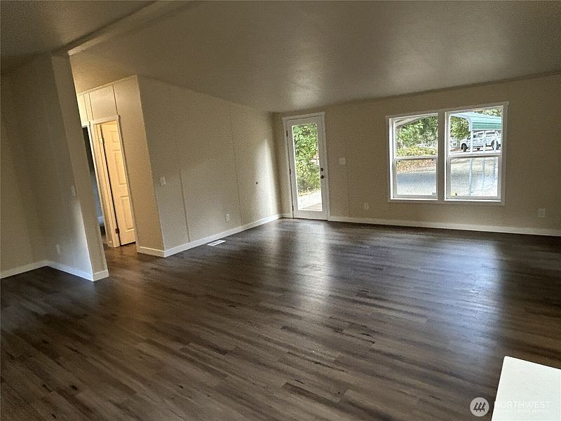 2nd image of 8331 Daphne Court SE