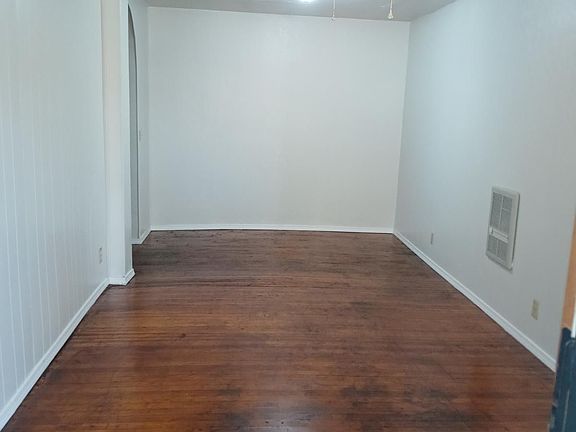 2nd image of 743 Deans Row Ave #2