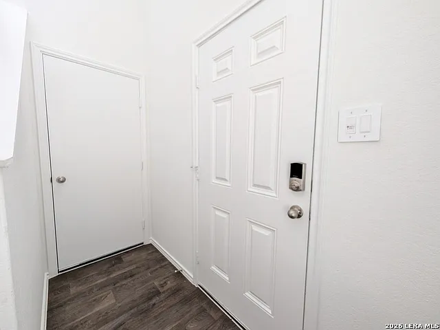 5 bed, 2.5 bath, 2203 sqft, $2,495 — Photo 3
