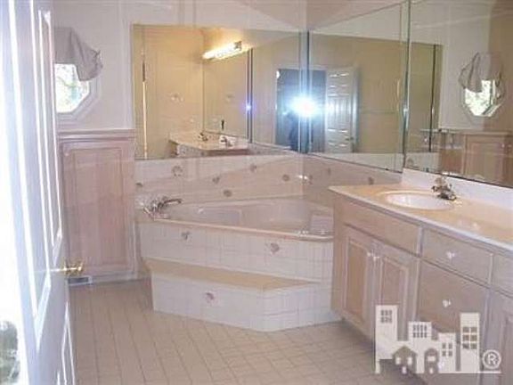 4th image of 2431 Alford Landing Dr