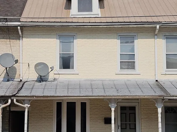 29 Spruce St, Topton, PA 19562