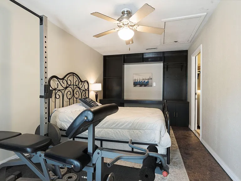 223 Pin Oak Ln — Photo 32