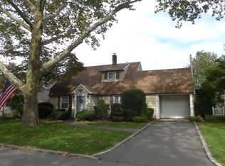 273 Wright Ave, Carle Place, NY 11514