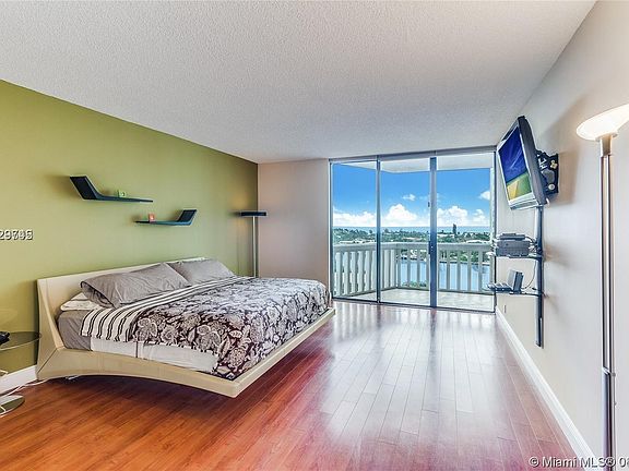5th image of 20281 E Country Club Dr APT 814