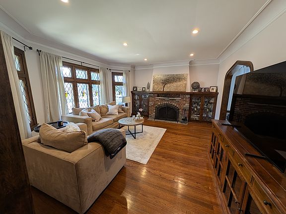 4th image of 6042 N Mason Ave