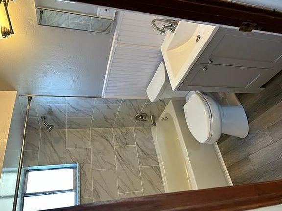 4th image of 257 Greenwood Ave #257