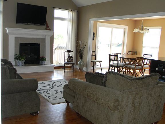 4th image of 1311 NW Persimmon Dr