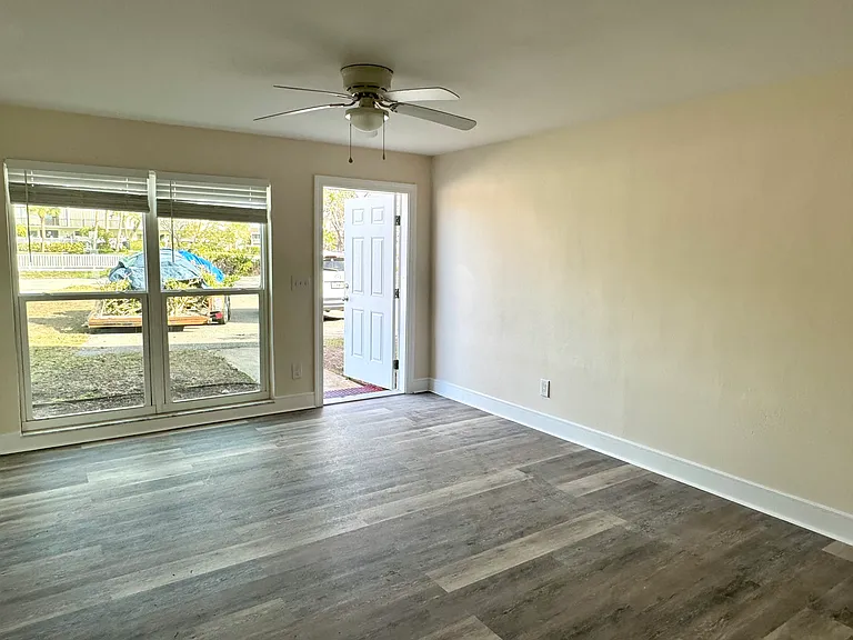 2565 Gary Cir — Photo 9