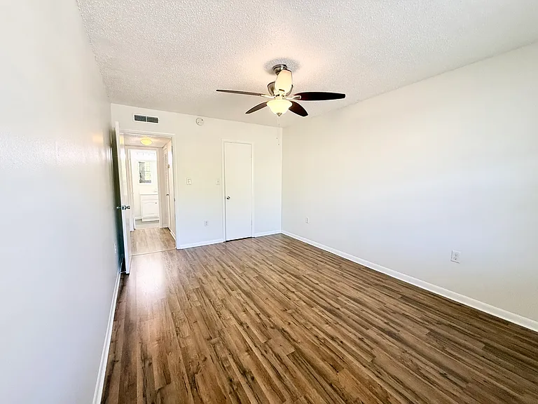 2207 S Carolina Ave — Photo 14