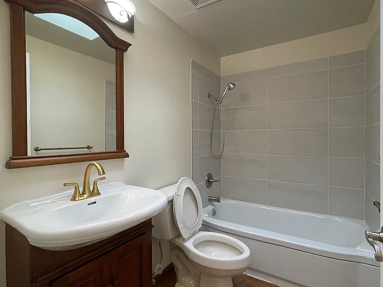 14212 SE 37th St — Photo 3
