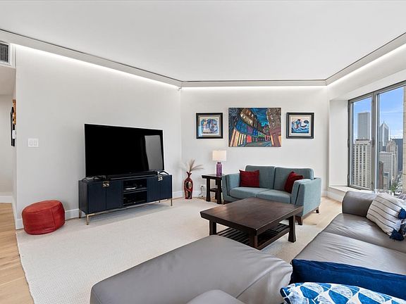 5th image of 950 N Michigan Ave APT 2804