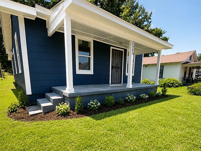 2543 Pershing Ave — Photo 2