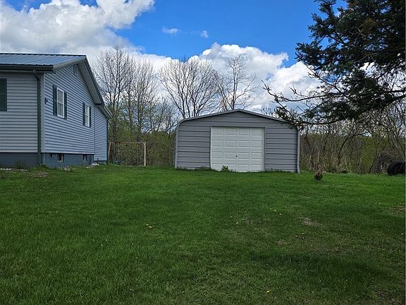 3rd image of 304 Lynch Rd