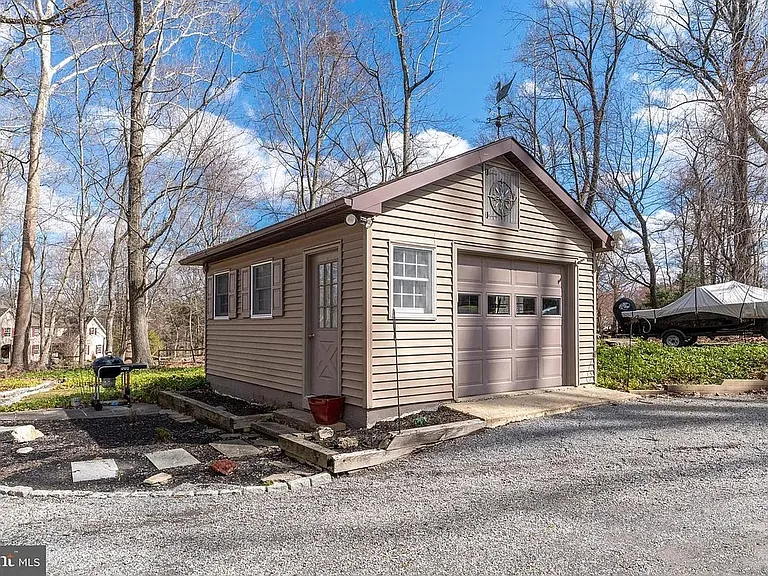 1596 River Rd — Photo 20