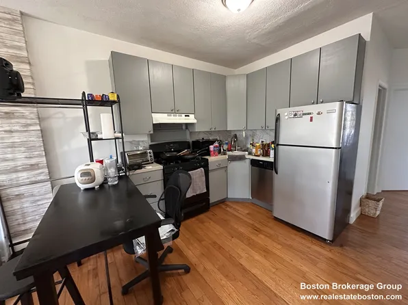 94 Hammond St, Boston, MA