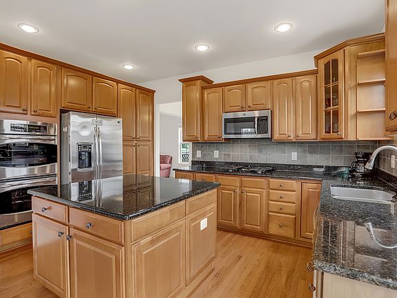 3rd image of 107 Marlise Ln