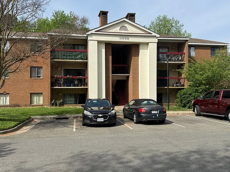 4002 Governors Sq #7 — Photo 1