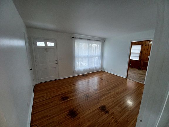 4th image of 226 Amherst Dr