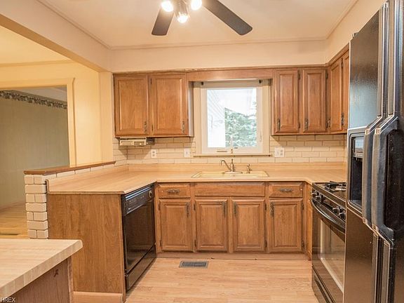 3rd image of 2237 Sprucewood Dr