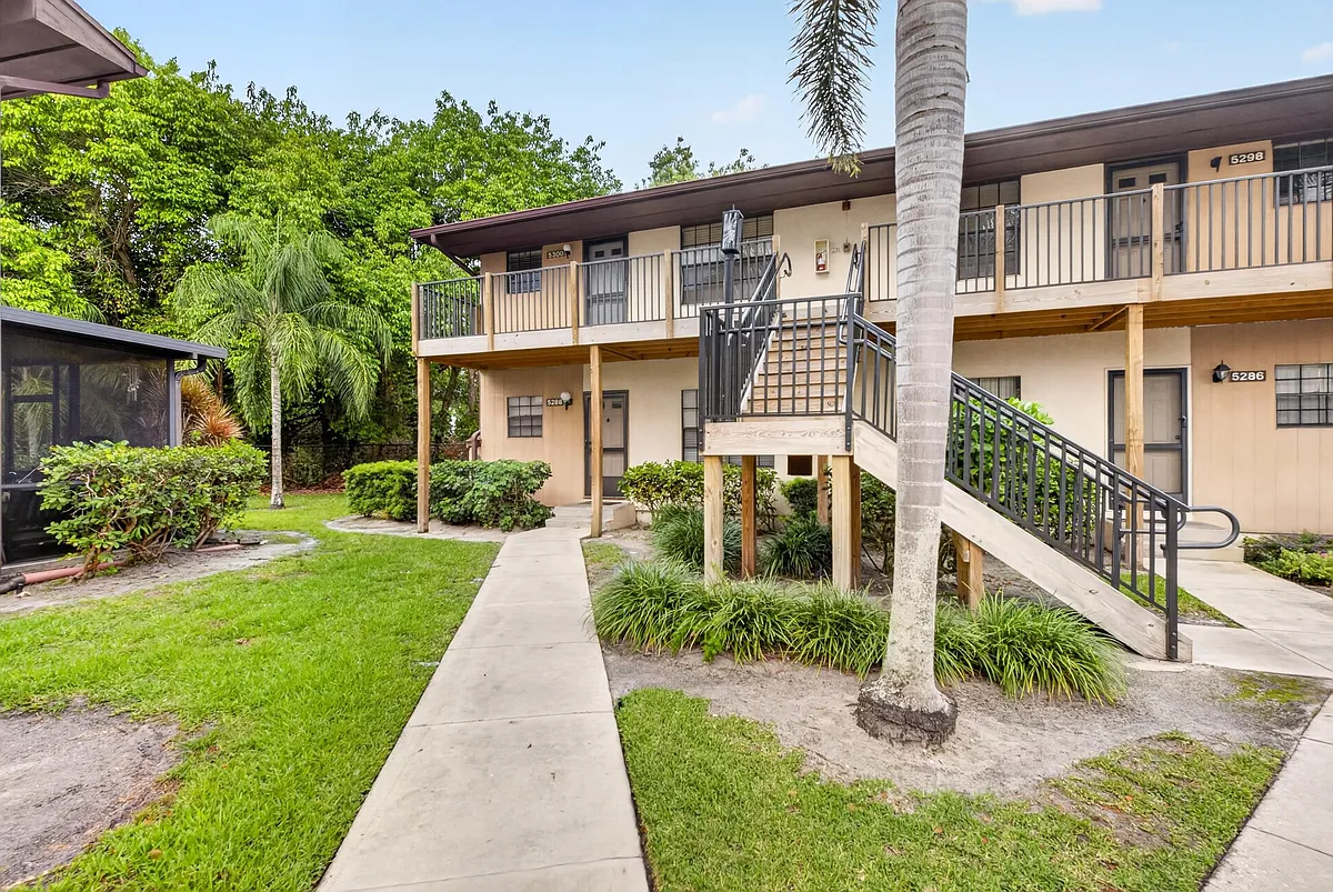 Building Photo - 5300 Treetops Dr #206