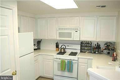 4th image of 3835 9th St #610W