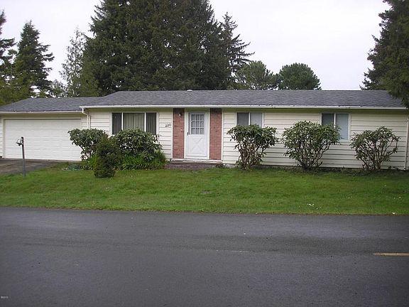 2nd image of 220 SW Greenwood Way