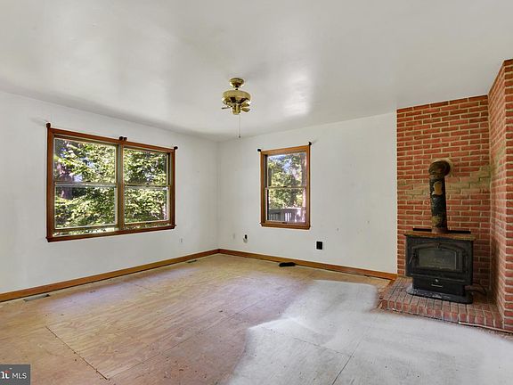 3rd image of 2765 E Mayberry Rd