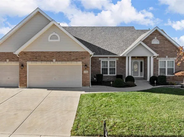 1158 Hollow Valley Ct, Saint Charles, MO 63304