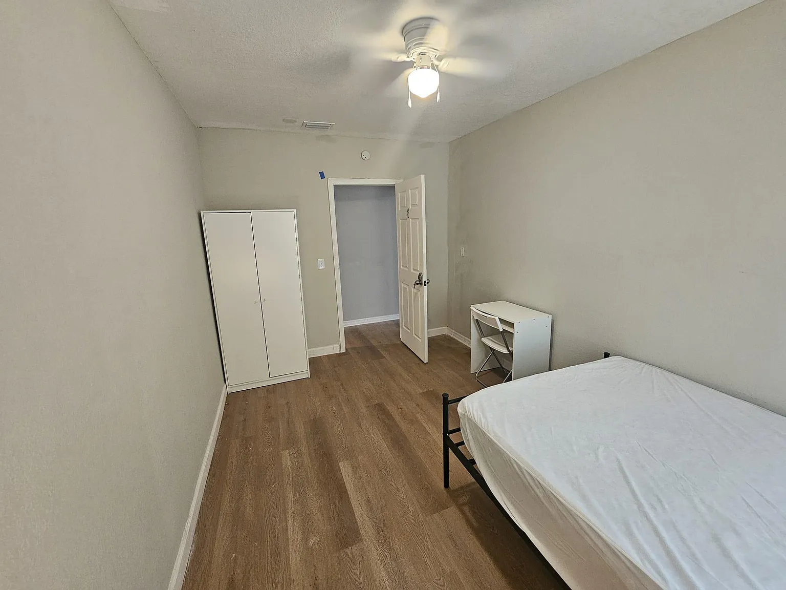 4 bed, 4.0 bath, 3600 sqft, $888 — Photo 1