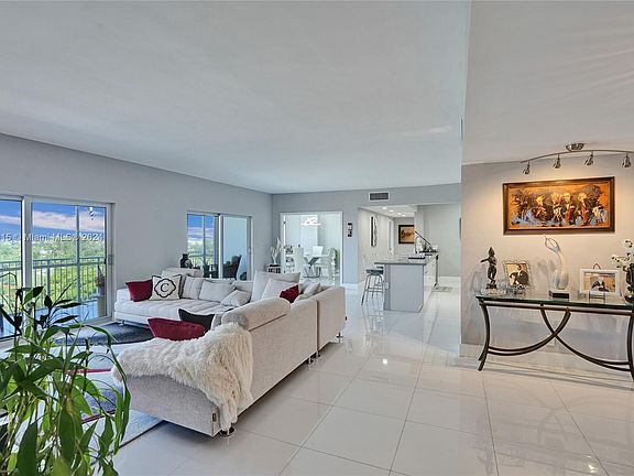 3rd image of 4200 Hillcrest Dr #1016-1018