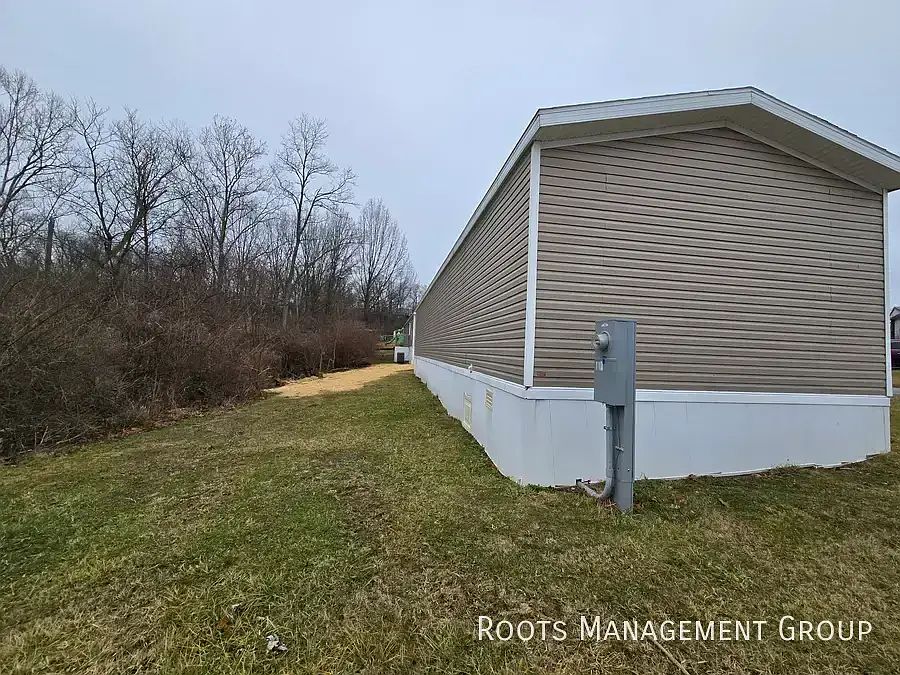 1st image of 119 Sparrow Dr #119