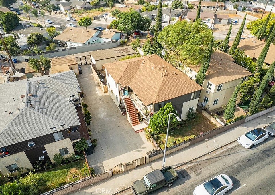 1st image of 12538 Vanowen St