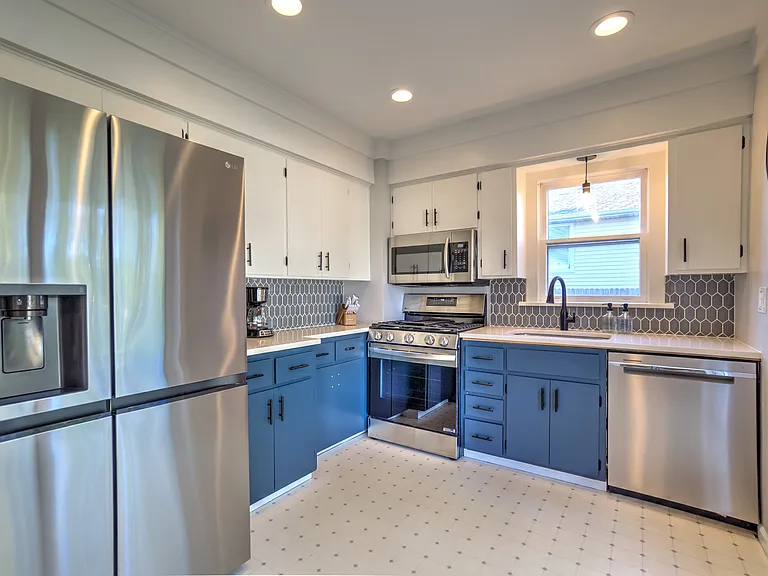 116 S Park St — Photo 2