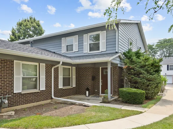 806 Pahl Rd #806, Elk Grove Village, IL 60007