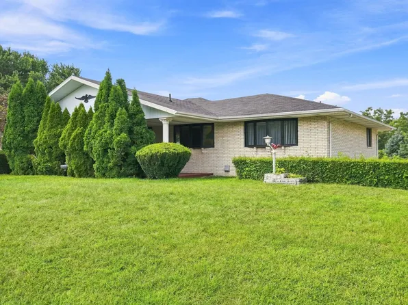 938 State Route 35 N, East Dubuque, IL 61025