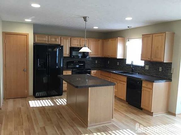 3rd image of 2221 Farmland Dr