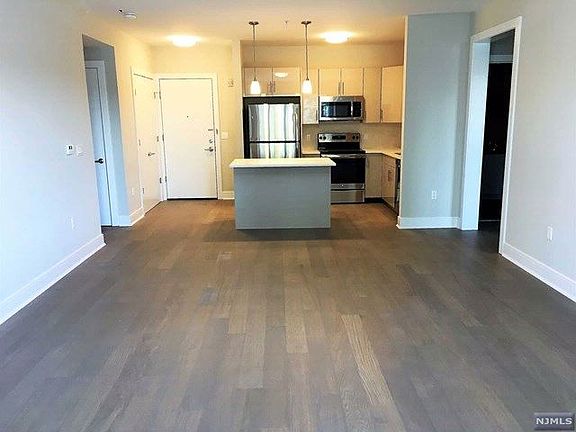 2nd image of 461 Palisades Blvd APT 208