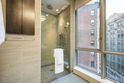 160 Madison Ave Photo 1