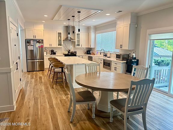 4th image of 1611 Evans Road